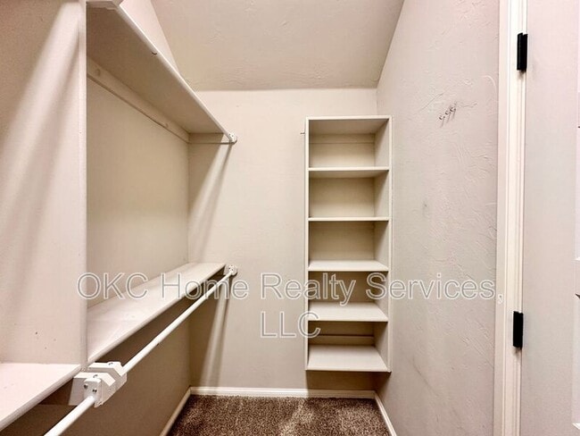 Building Photo - 2412 SE 92nd Terrace