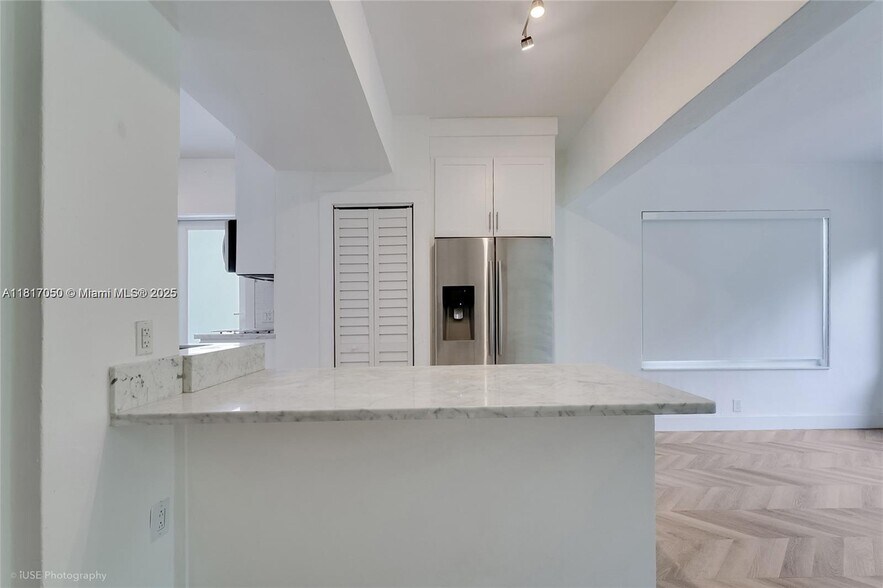 Building Photo - 1615 Bay Dr