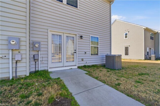 Building Photo - 266 Foxglove Dr