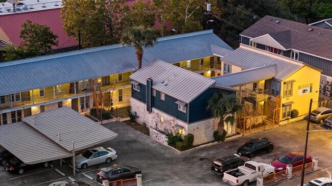 Building Photo - 2526 Durwood St