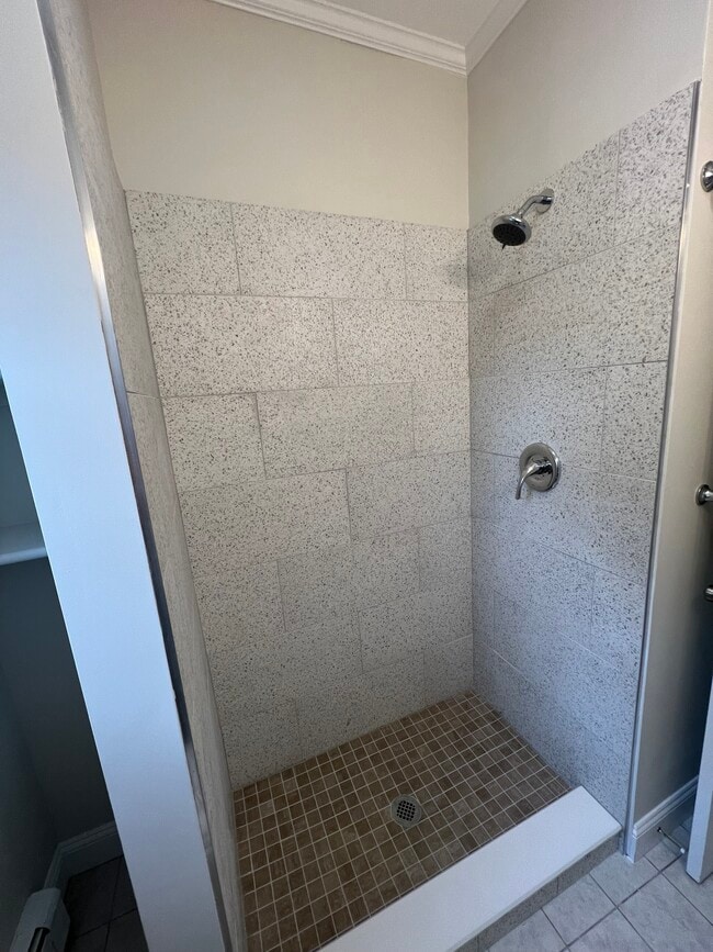 Building Photo - 41 Hillside Ave