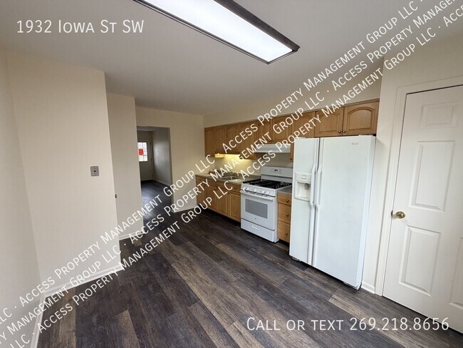 Building Photo - 1932 Iowa St SW