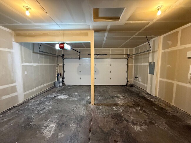 Building Photo - 4 Bed 2 Bath Home in Waterbury Meadows