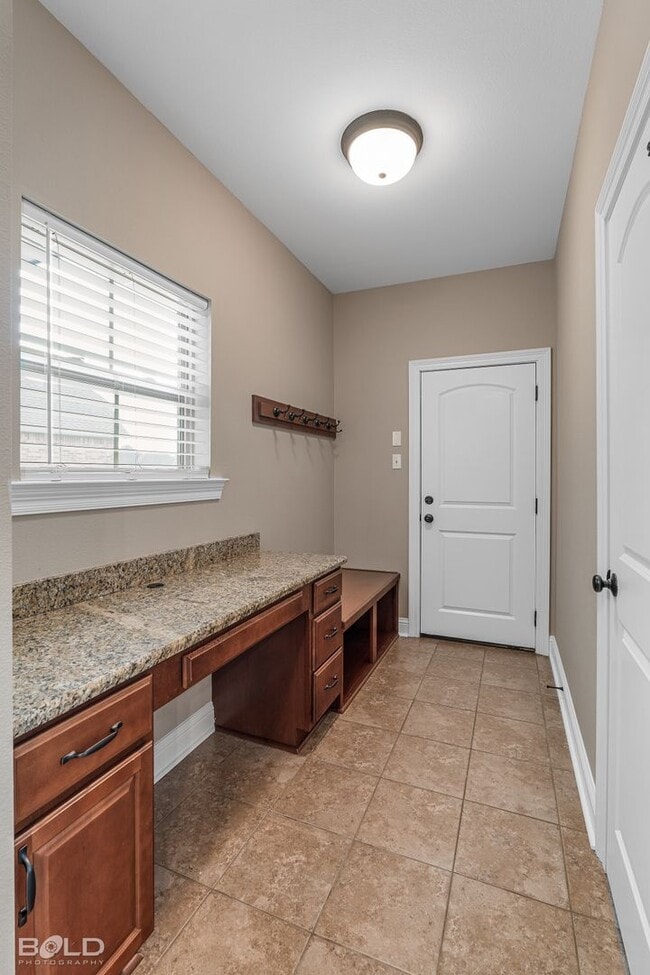 Building Photo - 3 Bedroom 2 Bath in Cypress Bend