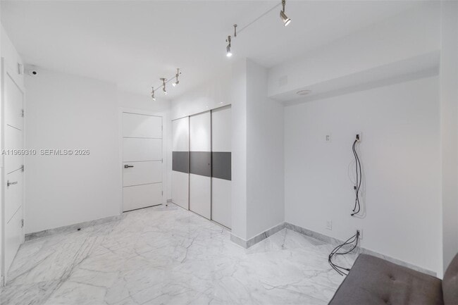 Building Photo - 19195 NE 36th Pl