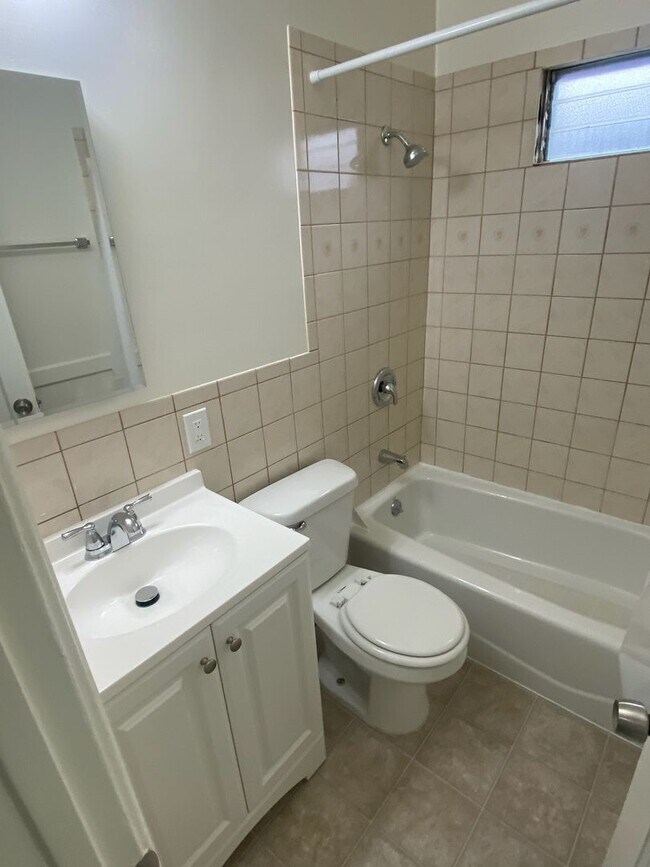 Building Photo - 5650-5652 Rocket St