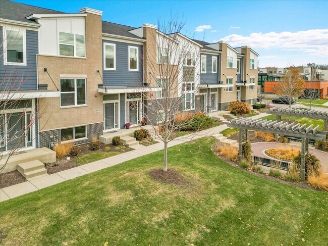 Building Photo - 29W710 Everton Dr