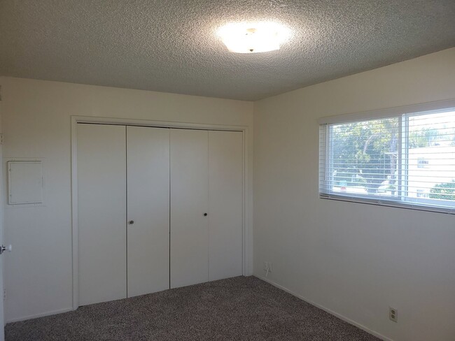 Building Photo - Just For You! Midtown Ventura prime location!