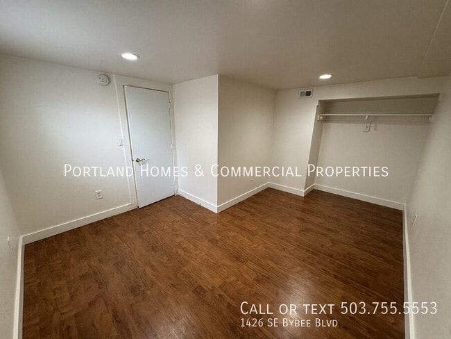 Building Photo - 1426 SE Bybee Blvd