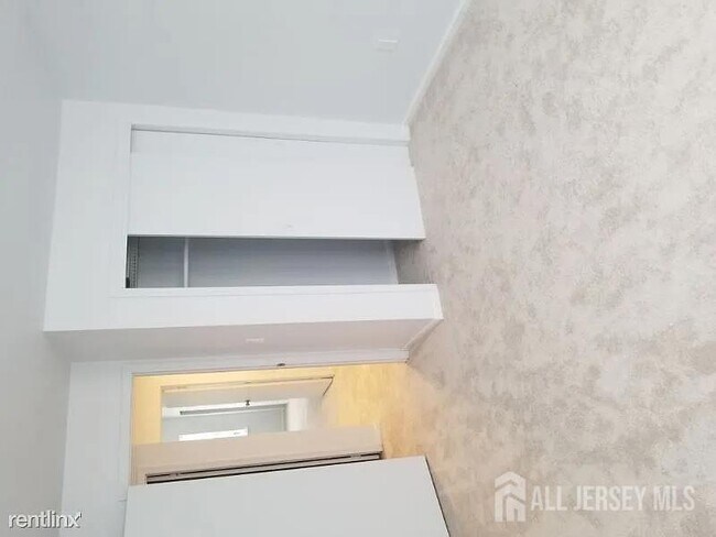 Building Photo - 804 Maple Hill Dr