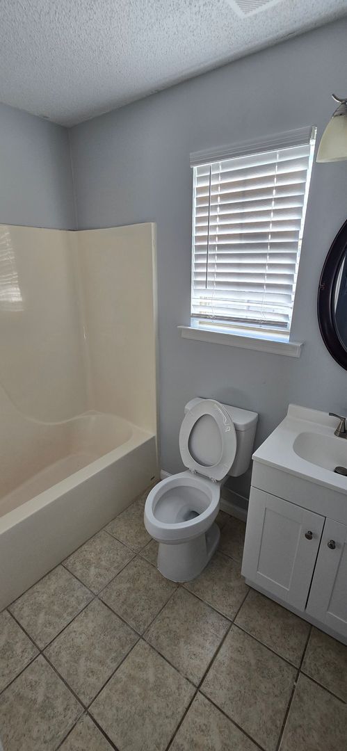 Building Photo - FOR RENT