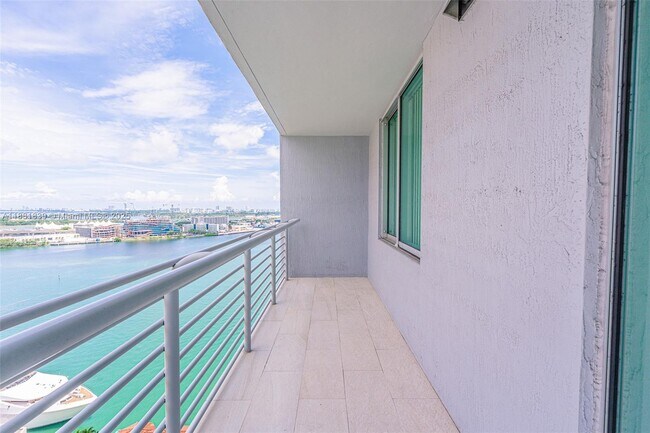 Building Photo - 335 S Biscayne Blvd