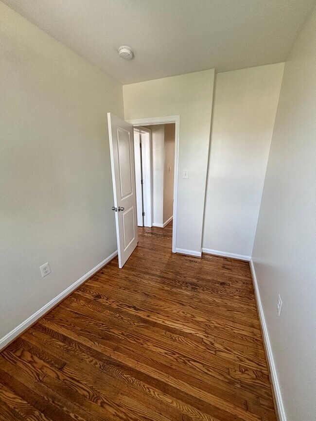 Building Photo - 3 Bedroom Townhome, 21206