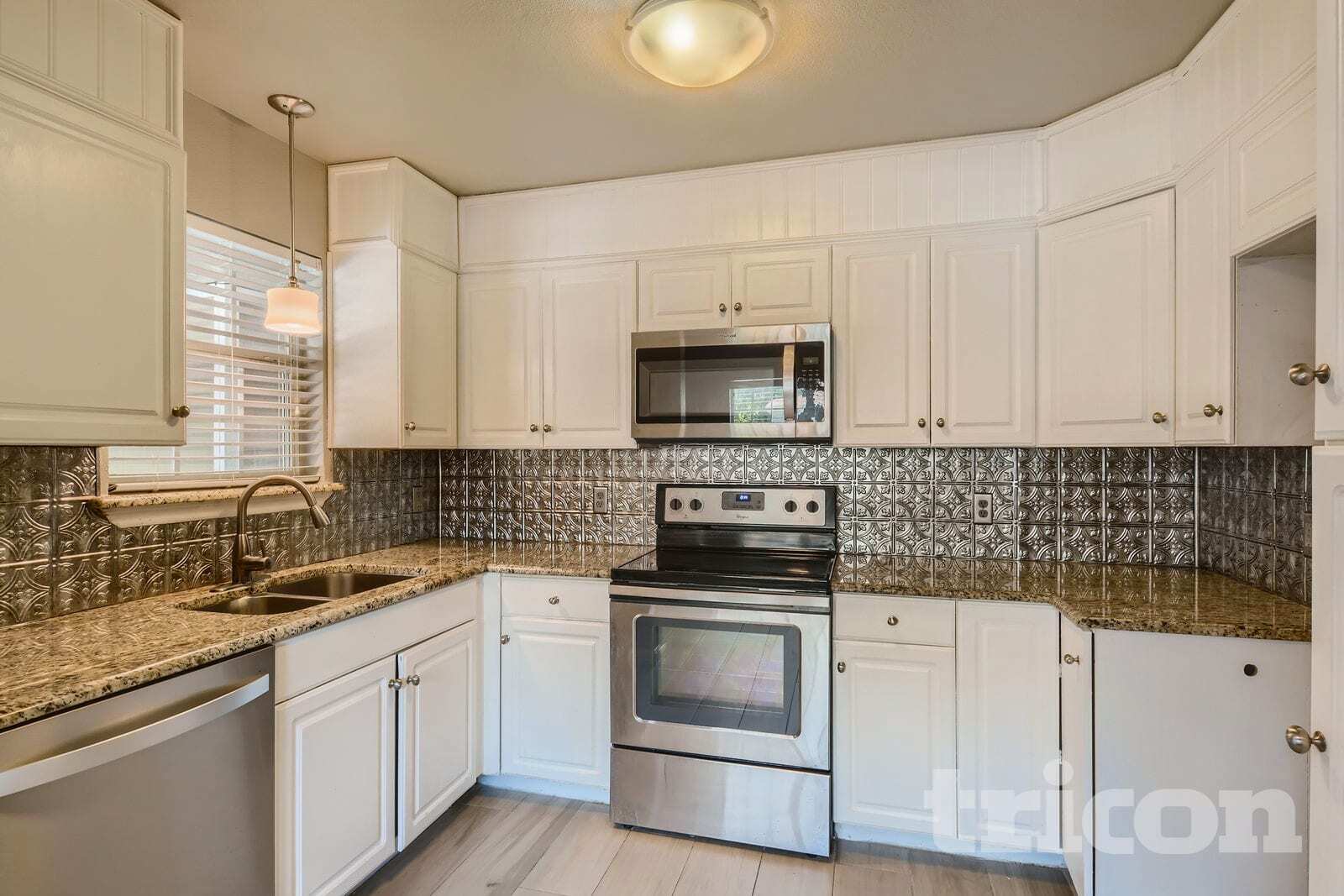 Building Photo - 901 Anthony St