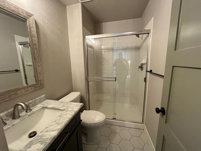 Building Photo - Incredible condo with 2 car garage