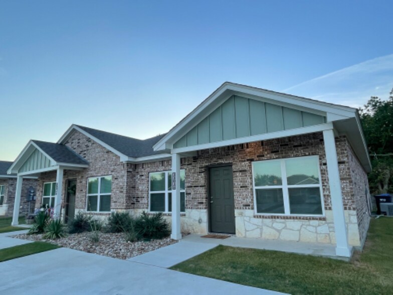 Building Photo - 3216 Belmont Dr