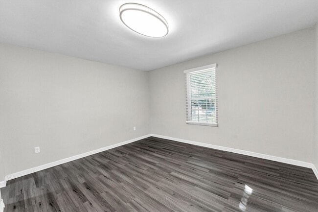 Building Photo - 4424 W Forest Rd