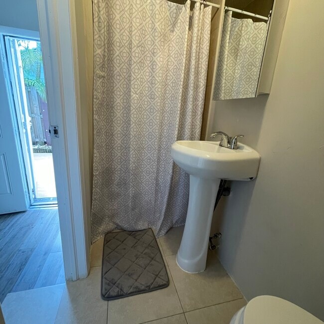 Building Photo - 1600 SW 139th Ct