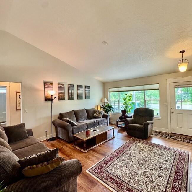 Building Photo - Cute 3 bed 2 bath unit for rent!