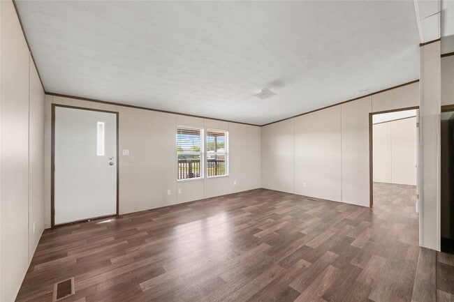 Building Photo - 360 Shady Oaks Dr