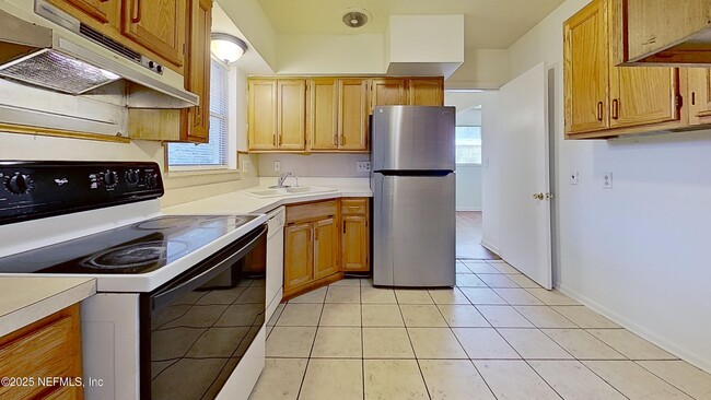 Building Photo - 2131 Goltare Dr