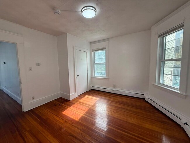Building Photo - 153 Bailey St