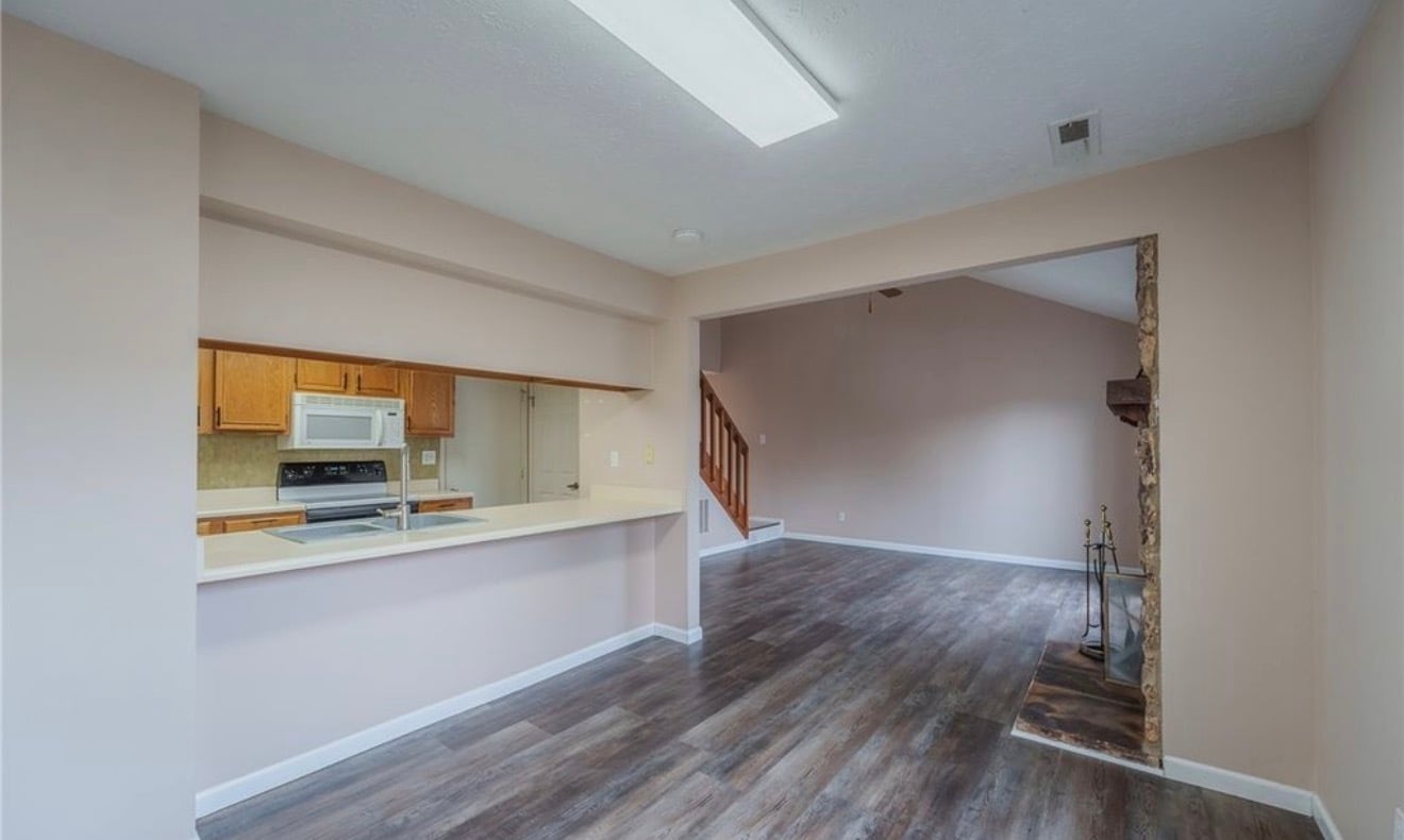 Building Photo - 2342 Raider Dr