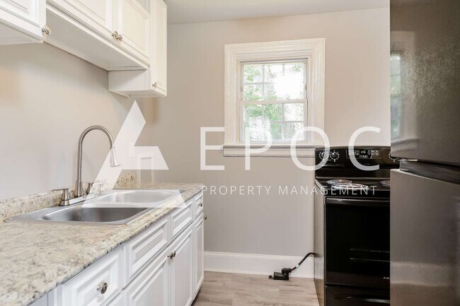 Building Photo - 909 Grant St