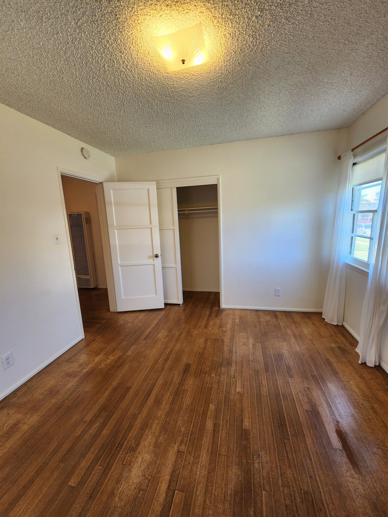 Bedroom 2 with wardrobe closet - 1107 Florida St