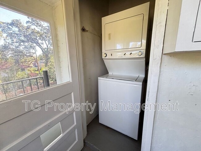 Building Photo - 3522 Pine St