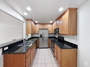 Building Photo - Beautiful 2B/2BA Condo in Crown Point w/ R...