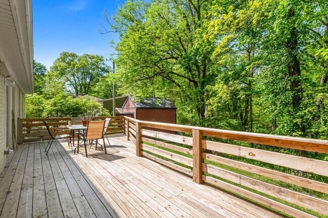 Building Photo - 3 Bedroom Furnished in Oldham County