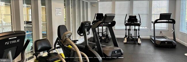 Building Photo - 950 Nathaniel Trail