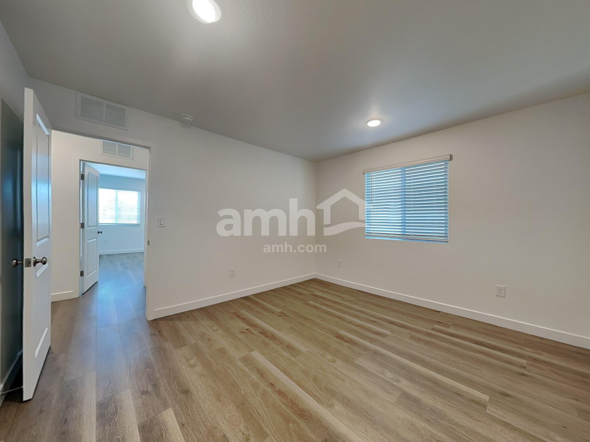 Building Photo - 9744 W Parkway Dr
