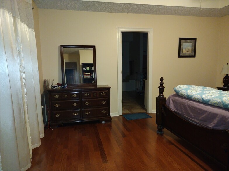 Building Photo - 5344 River Meadow Dr