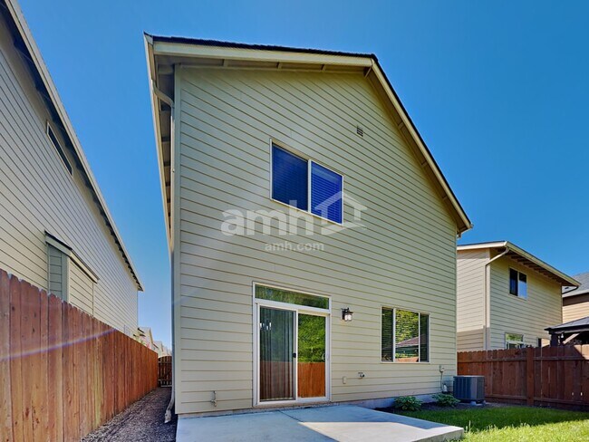 Building Photo - 3208 NE 75th St