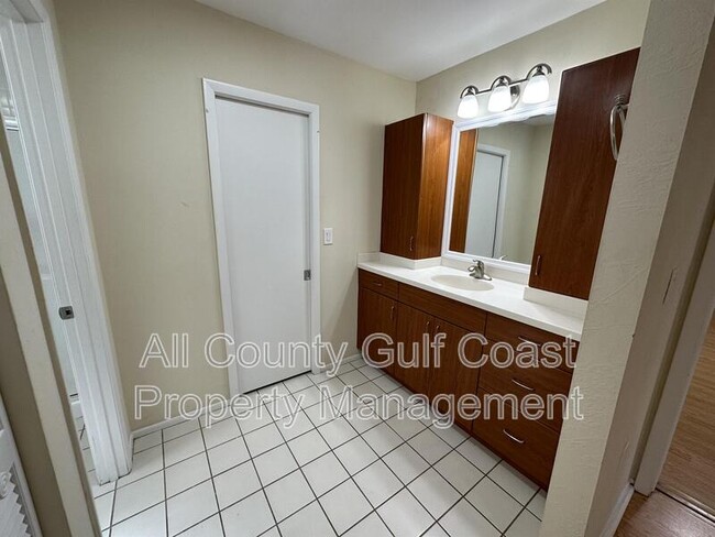 Building Photo - 1218 Waterside Ln