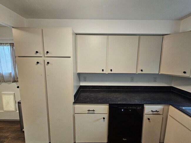 Building Photo - Beautifully Remodeled Home in the Valley
