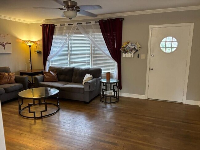 Building Photo - Fully Furnished and Move-in Ready: Charming 2BR/1BA Home