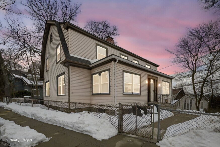 Building Photo - 27 South Crescent Circuit