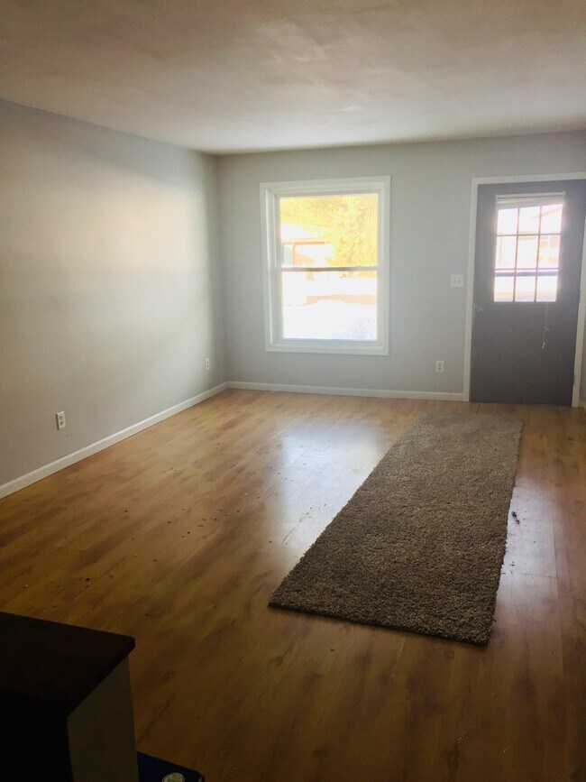 Living Room - 329 E Green Meadow Dr