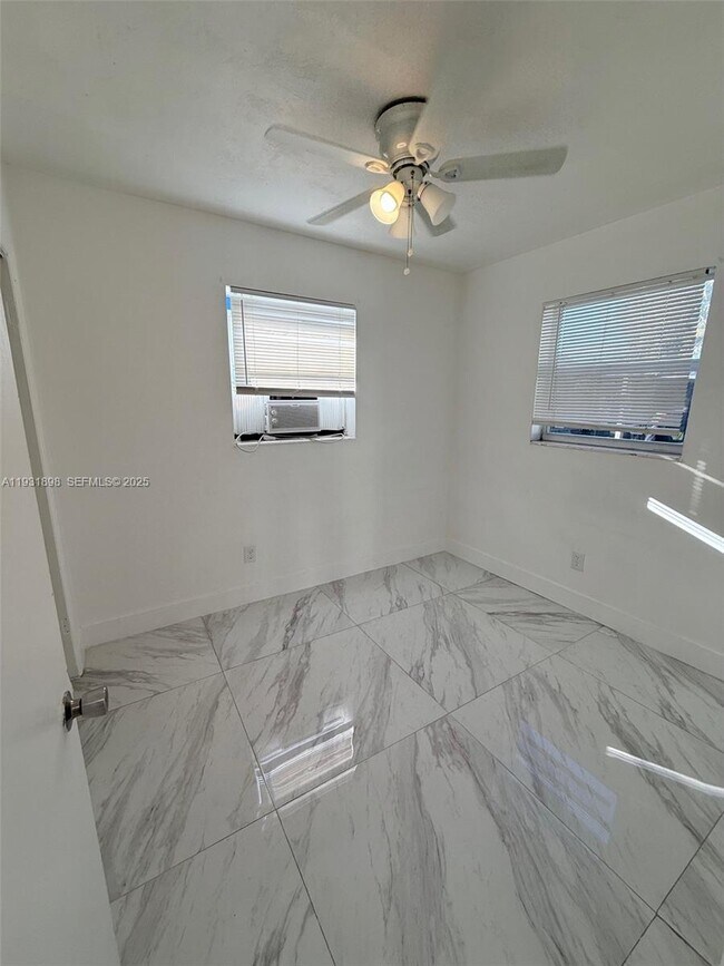 Building Photo - 4265 SW 51st St