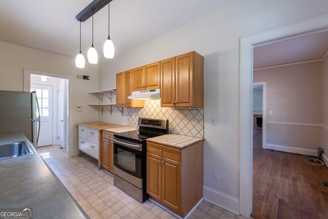 Building Photo - 208 Shadowmoor Dr