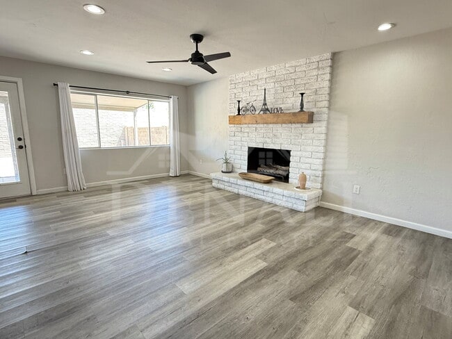 Building Photo - 3617 S Siesta Ln