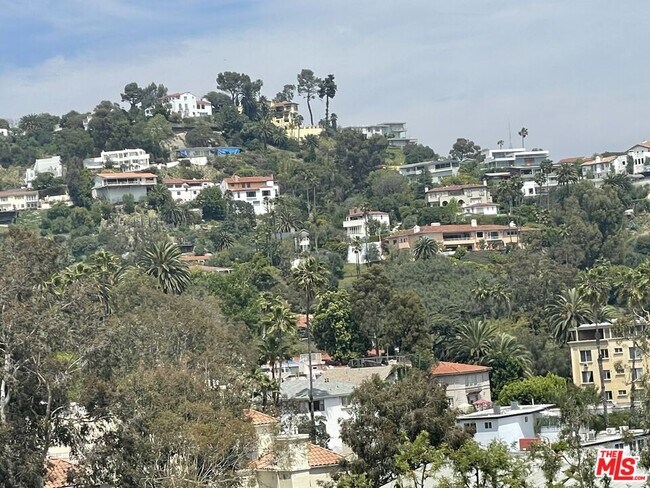 Building Photo - 7250 Franklin Ave