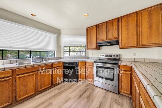 Building Photo - 415 Palo Verde Ave