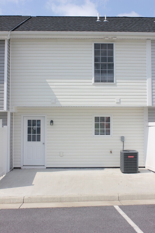 Building Photo - 2 Master Suite Townhome for Rent