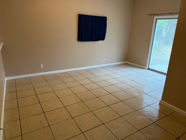 Building Photo - 500 N Moore St