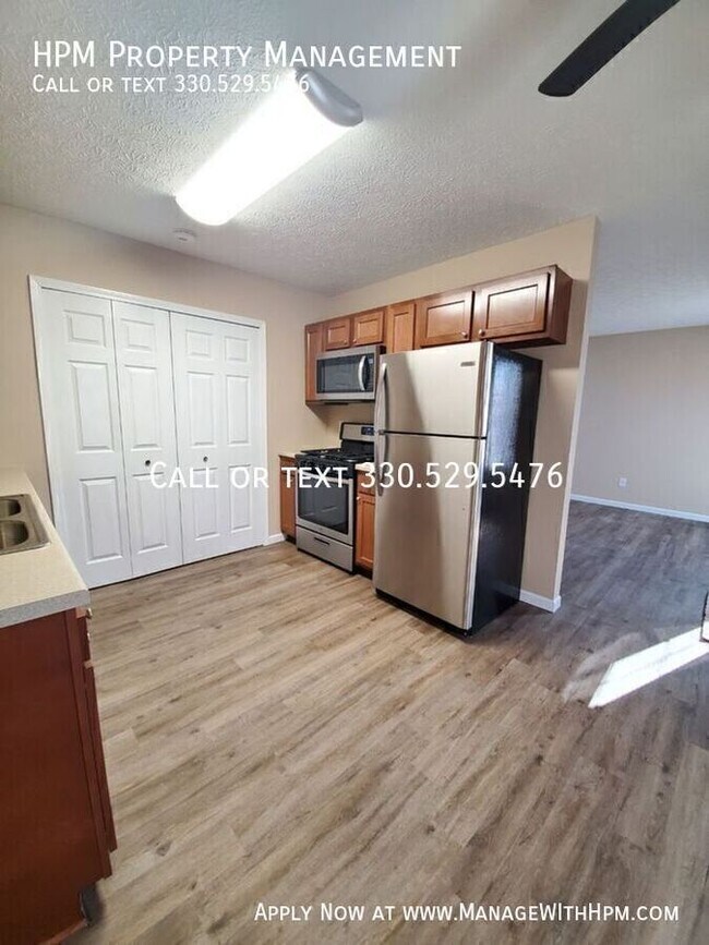 Building Photo - 2507 Zircon St NE