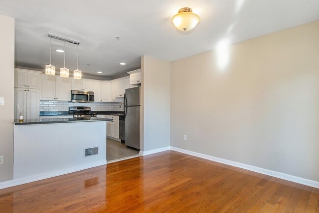 Building Photo - 19 Legend Hills Dr